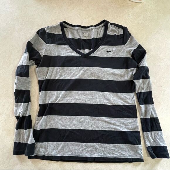 Nike Women’s Shirt long sleeve size Large L black gray stripes striped - Picture 1 of 4